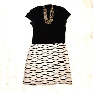 *UNIQUE SCALLOPED BLACK + CREAM SKIRT*